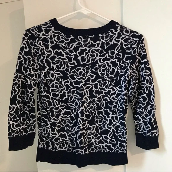 EVA MENDES Floral Navy Blue Pull Over in a Women’s Size XS - Picture 7 of 10
